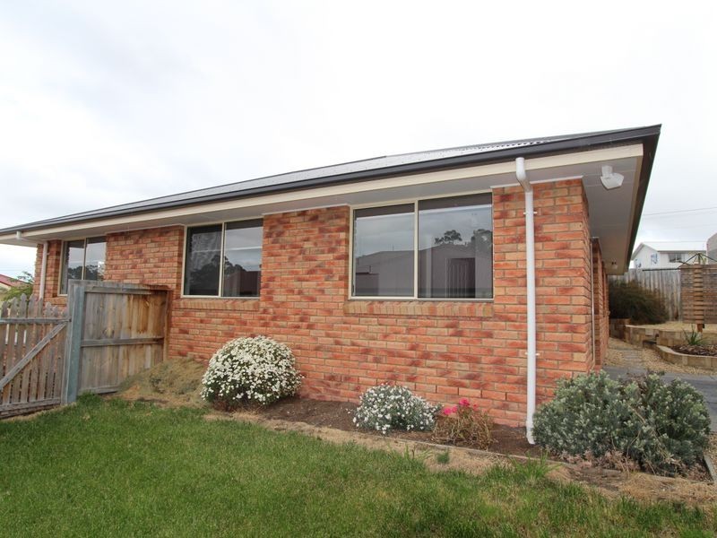 2/3 Home Avenue, Blackmans Bay TAS 7052