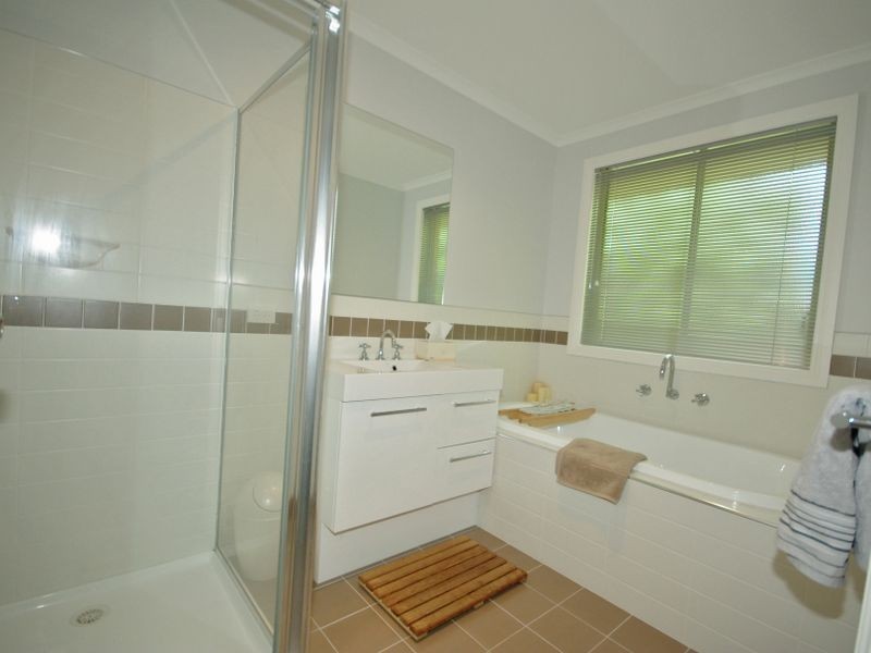 2B Delmore Place, Margate TAS 7054