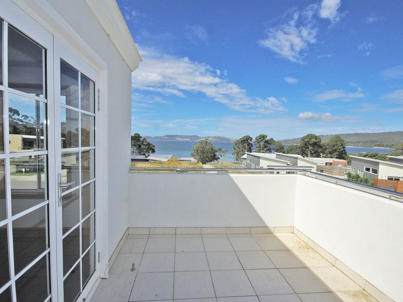 1/24 Staff Road, Electrona TAS 7054