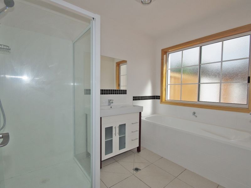 2/24 Staff Road, Electrona TAS 7054