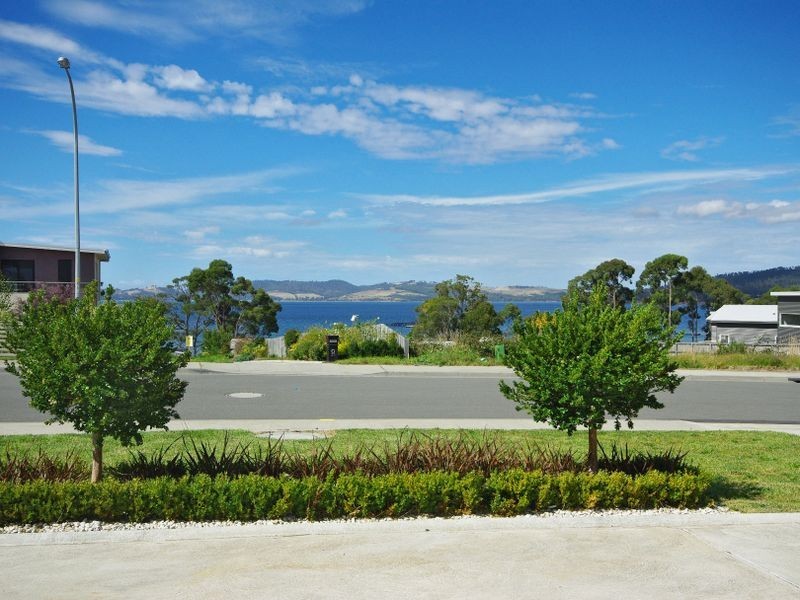 2/24 Staff Road, Electrona TAS 7054