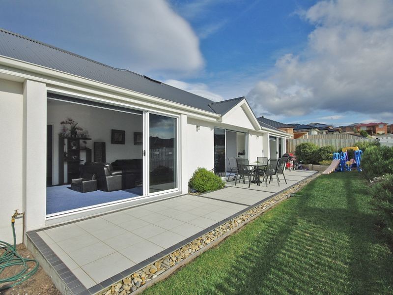 2/25 Queens Parade, Kingston TAS 7050