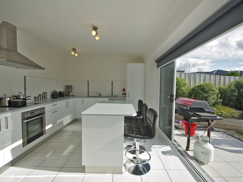 2/25 Queens Parade, Kingston TAS 7050