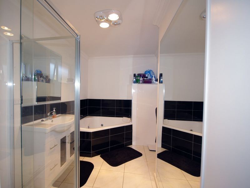 2/25 Queens Parade, Kingston TAS 7050