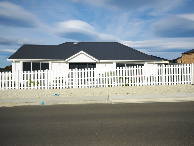 2/25 Queens Parade, Kingston TAS 7050