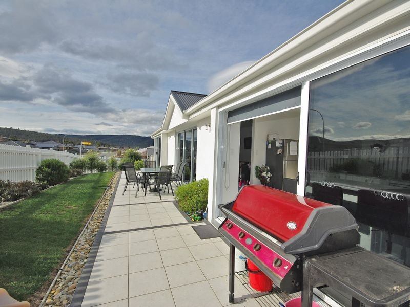 2/25 Queens Parade, Kingston TAS 7050