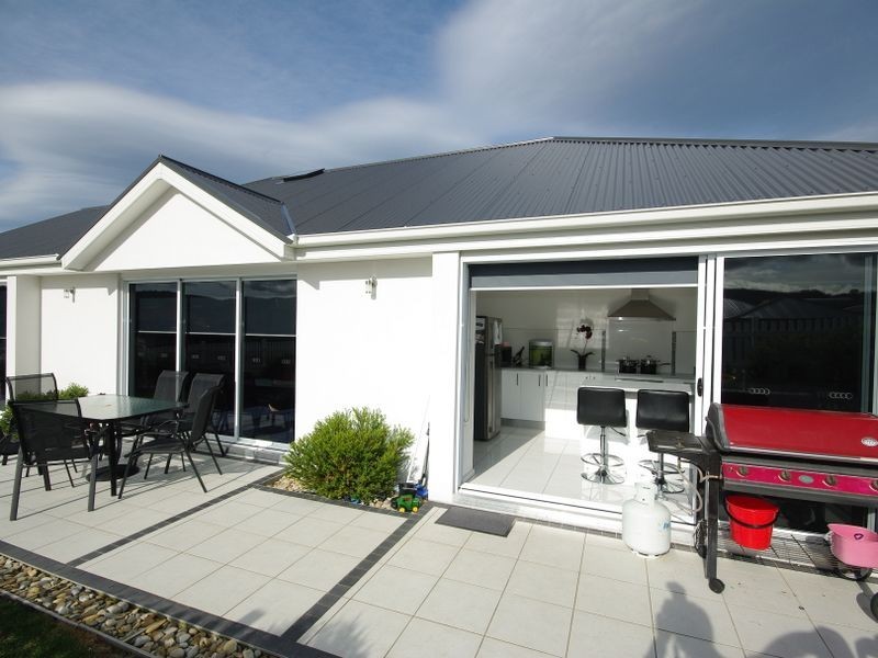 2/25 Queens Parade, Kingston TAS 7050