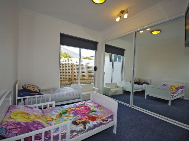 2/25 Queens Parade, Kingston TAS 7050