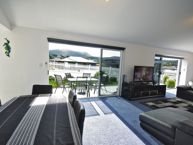 2/25 Queens Parade, Kingston TAS 7050