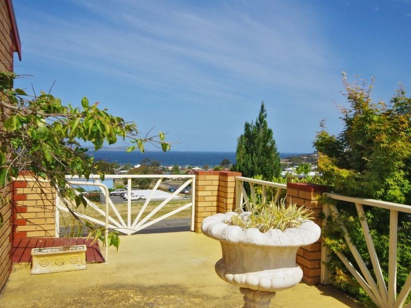 1/10 Opal Drive, Blackmans Bay TAS 7052