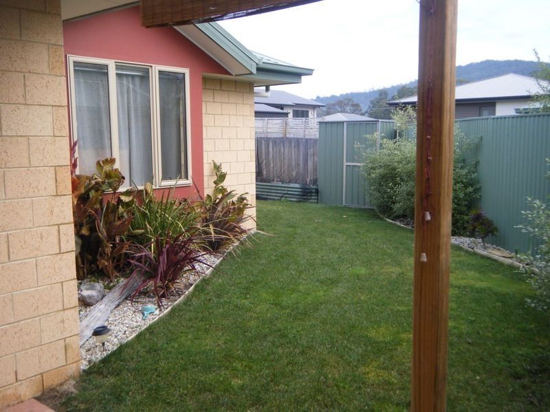 2/12 Staff Road, Electrona TAS 7054