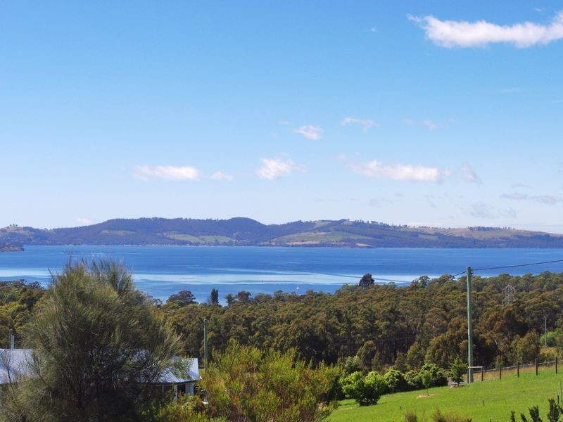 11 Hillview Drive, Margate TAS 7054