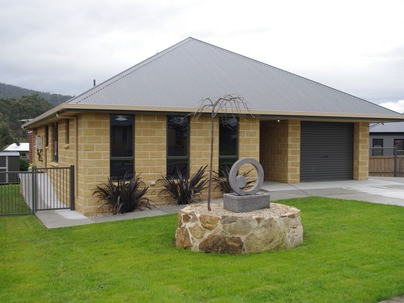 12 Riverstone Close, Snug TAS 7054