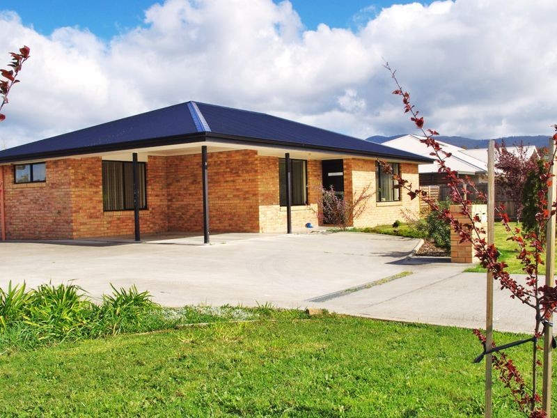 2/4 Bonsai Place, Margate TAS 7054