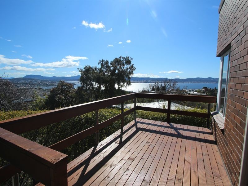 1/4 Capri Drive, Sandy Bay TAS 7005