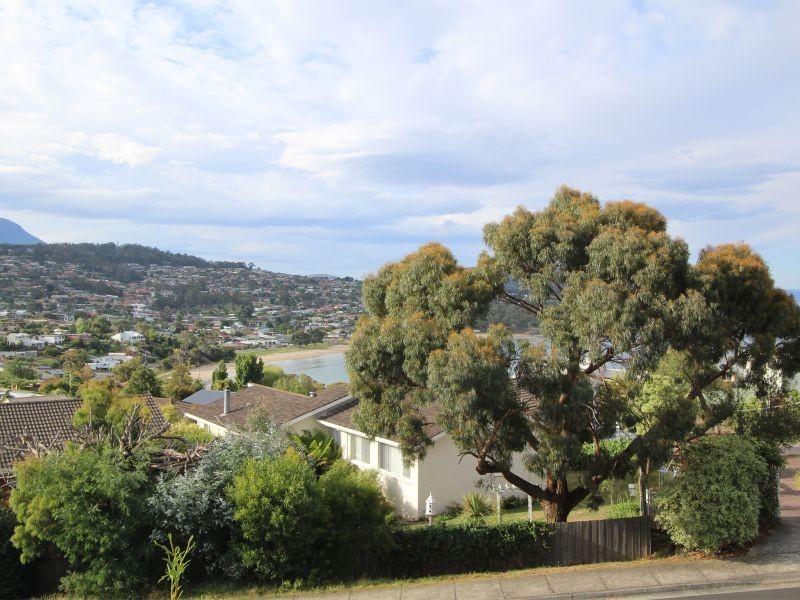 20 Suncoast Drive, Blackmans Bay TAS 7052