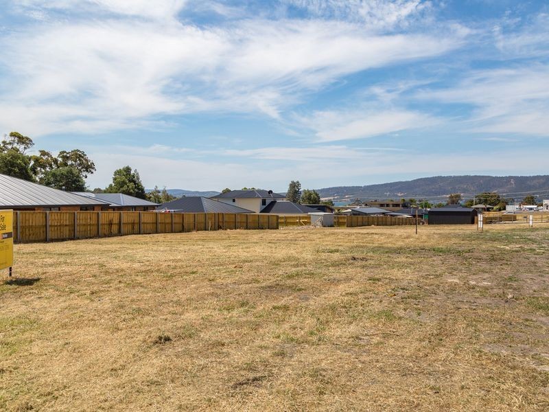 Sunsail Street, Snug TAS 7054