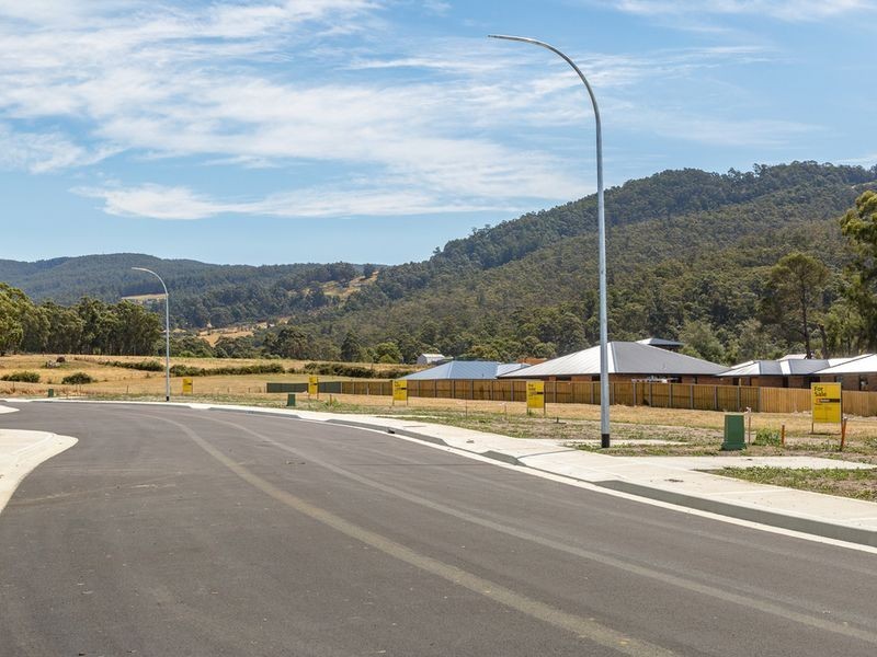 Sunsail Street, Snug TAS 7054