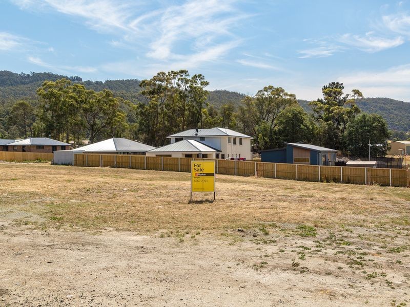 Sunsail Street, Snug TAS 7054