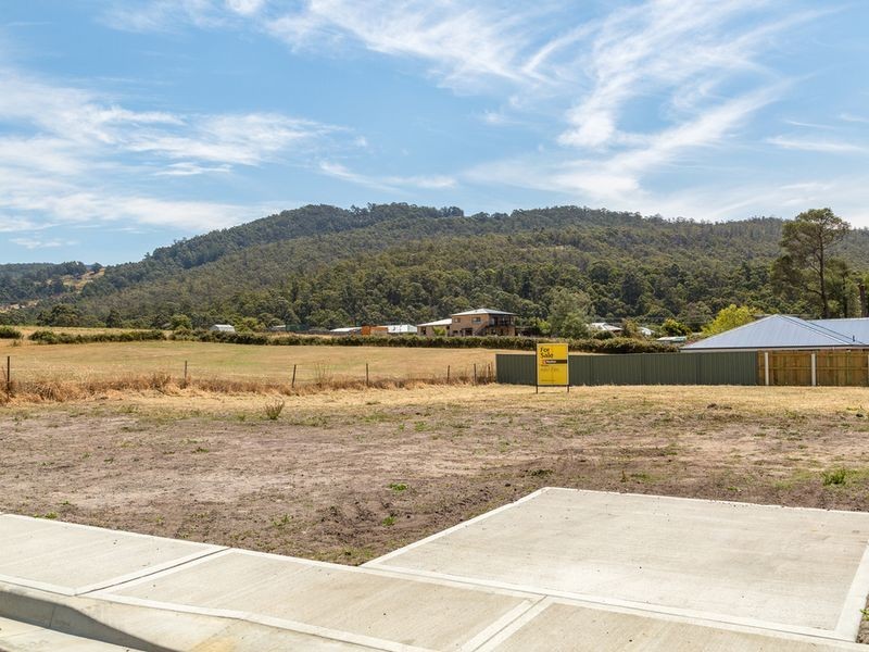Sunsail Street, Snug TAS 7054