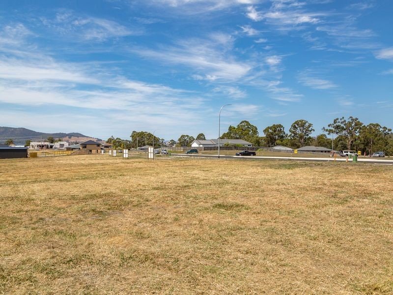 Sunsail Street, Snug TAS 7054