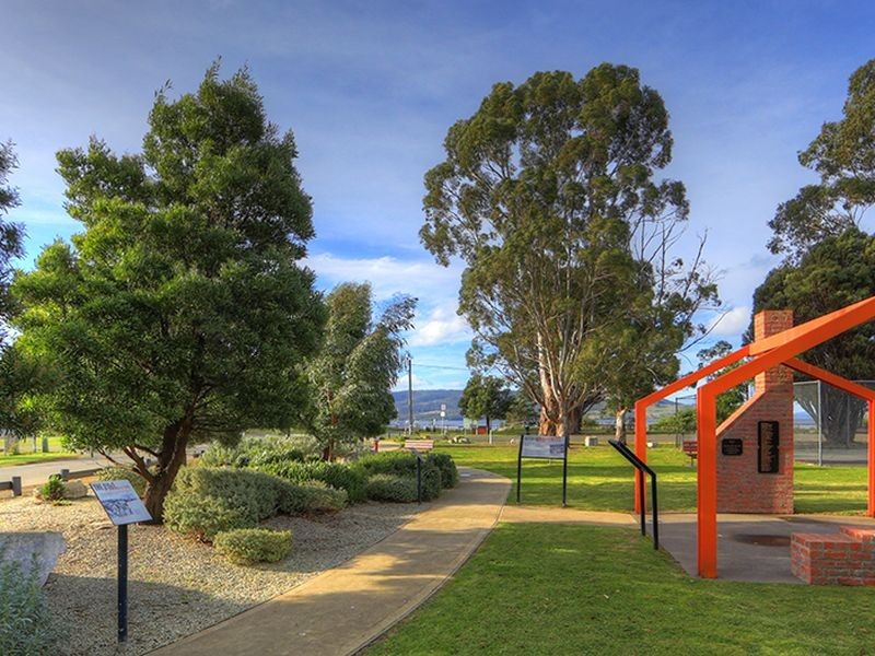 Sunsail Street, Snug TAS 7054