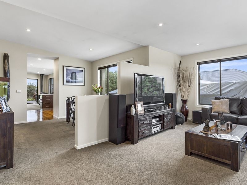 42 Jacaranda Drive, Margate TAS 7054