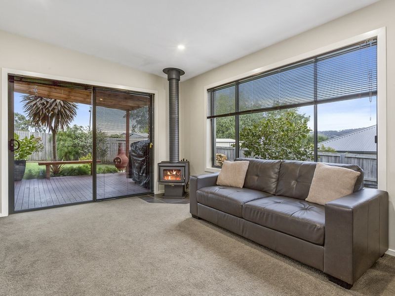 42 Jacaranda Drive, Margate TAS 7054