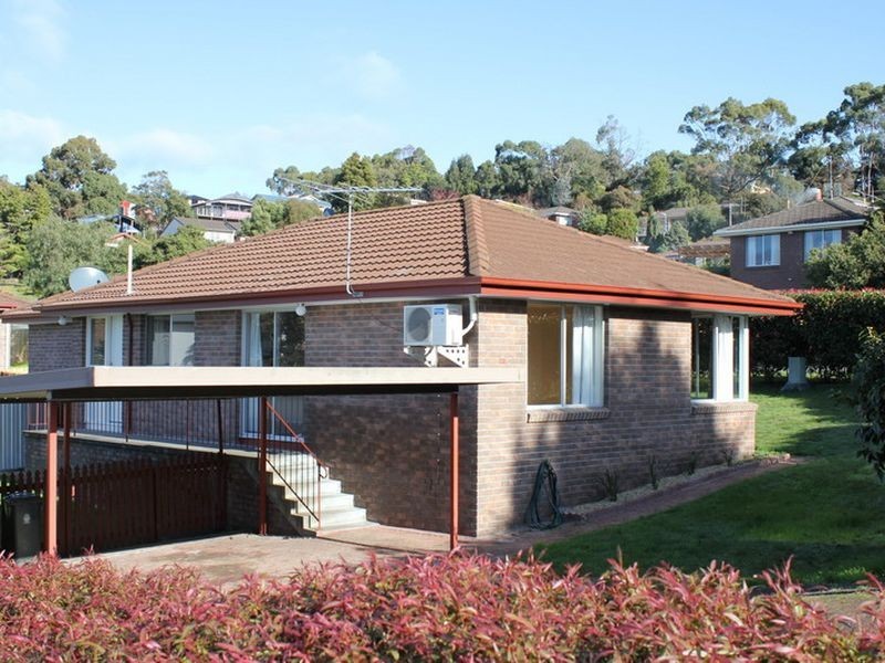28 Woodlands Drive, Blackmans Bay TAS 7052