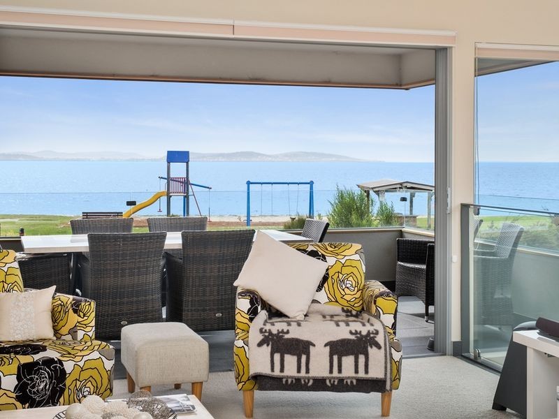 2/26 Ocean Esplanade, Blackmans Bay TAS 7052