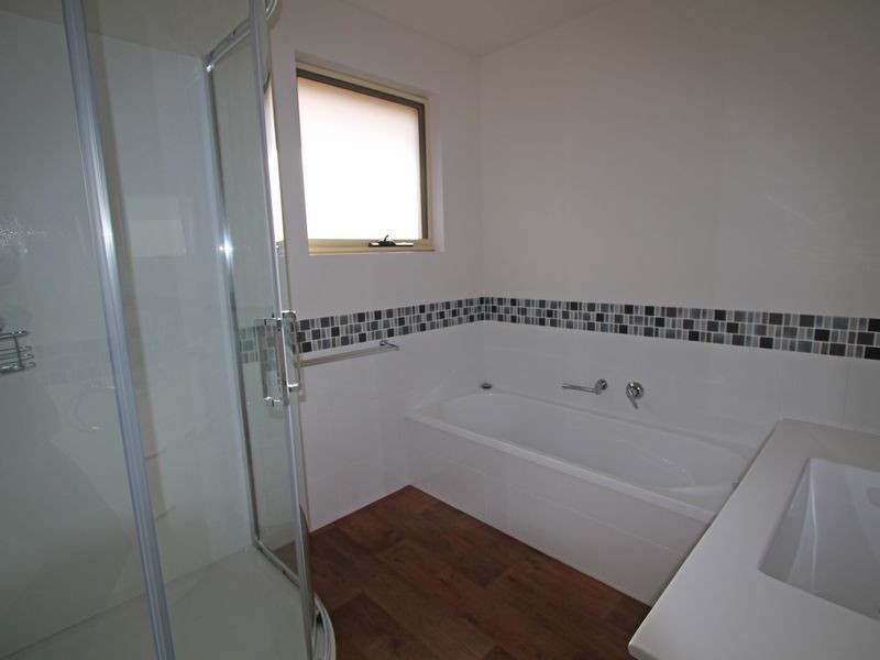 2/1 Gillies Street, Snug TAS 7054