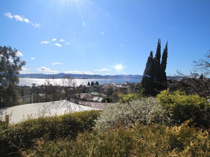 Unit 1/4 Capri Drive, Sandy Bay TAS 7005