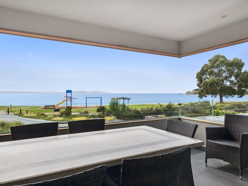 2/26 Ocean Esplanade, Blackmans Bay TAS 7052