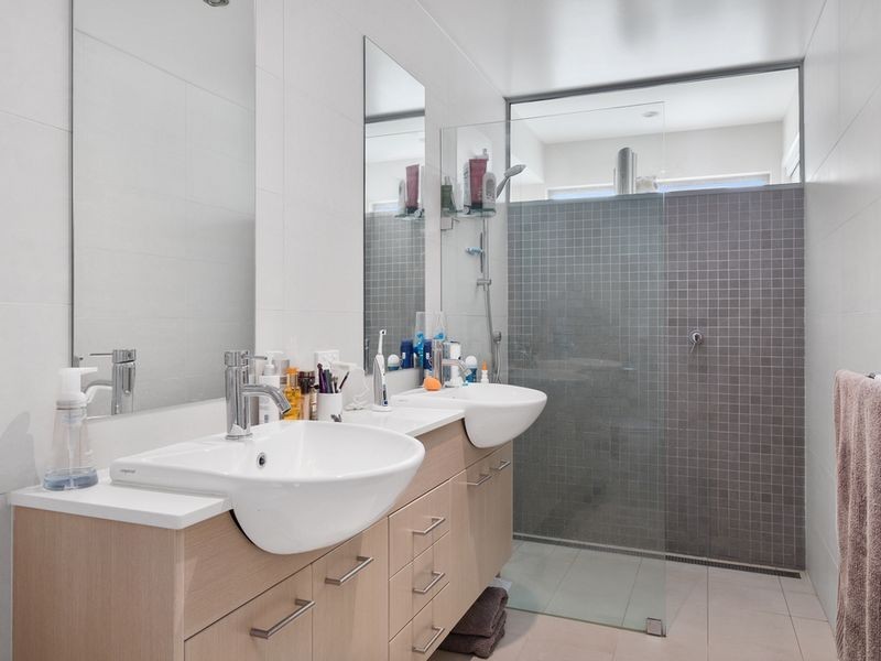 2/26 Ocean Esplanade, Blackmans Bay TAS 7052