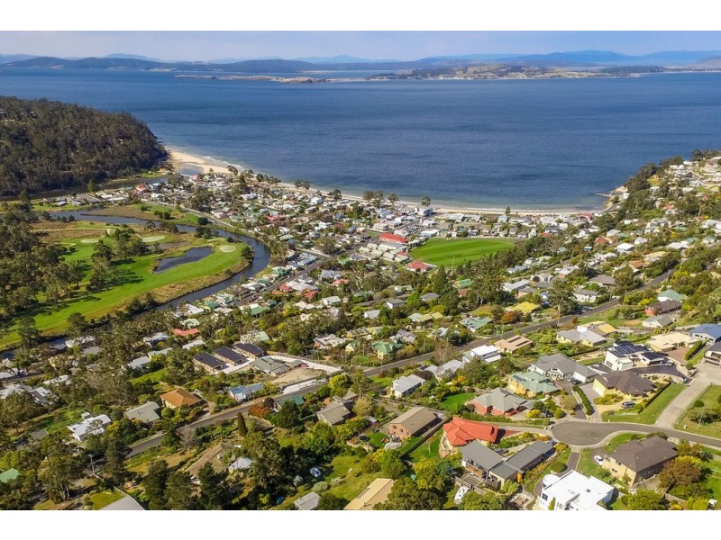 14 Nicholas Drive, Kingston Beach TAS 7050