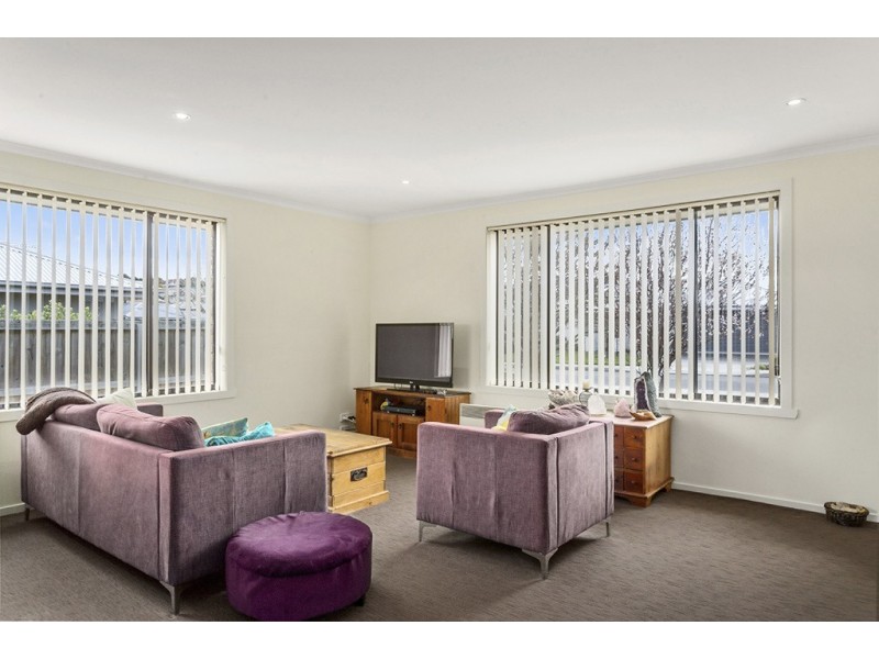 Unit 2, 4 Bonsai Place, Margate TAS 7054