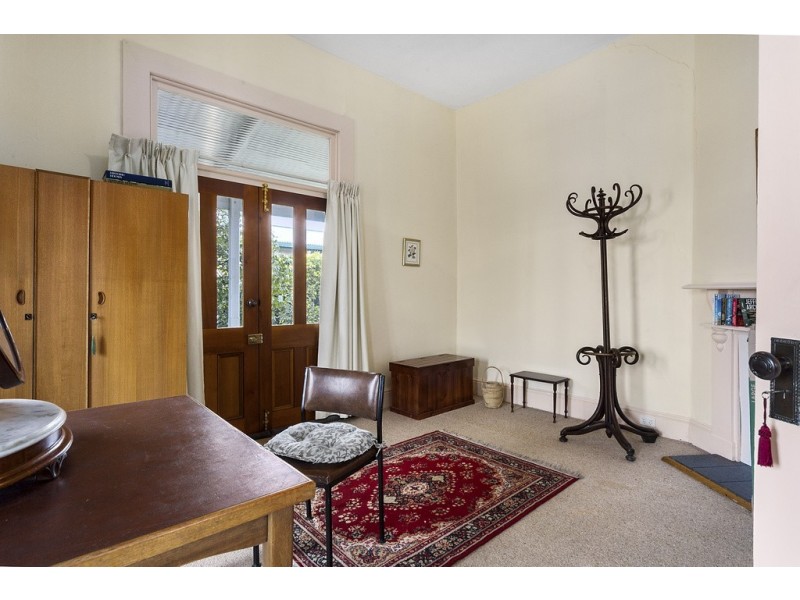 122 Augusta Road, Lenah Valley TAS 7008