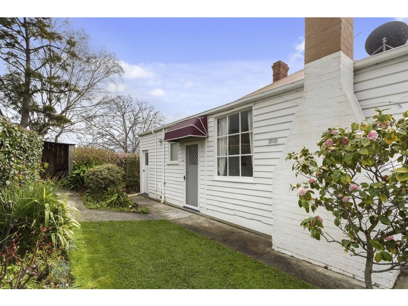 122 Augusta Road, Lenah Valley TAS 7008