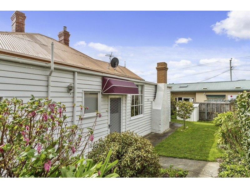 122 Augusta Road, Lenah Valley TAS 7008