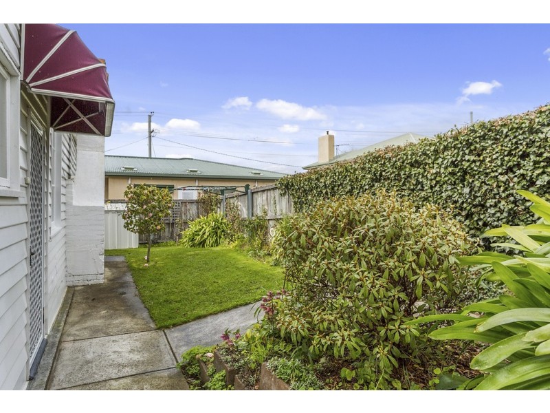 122 Augusta Road, Lenah Valley TAS 7008