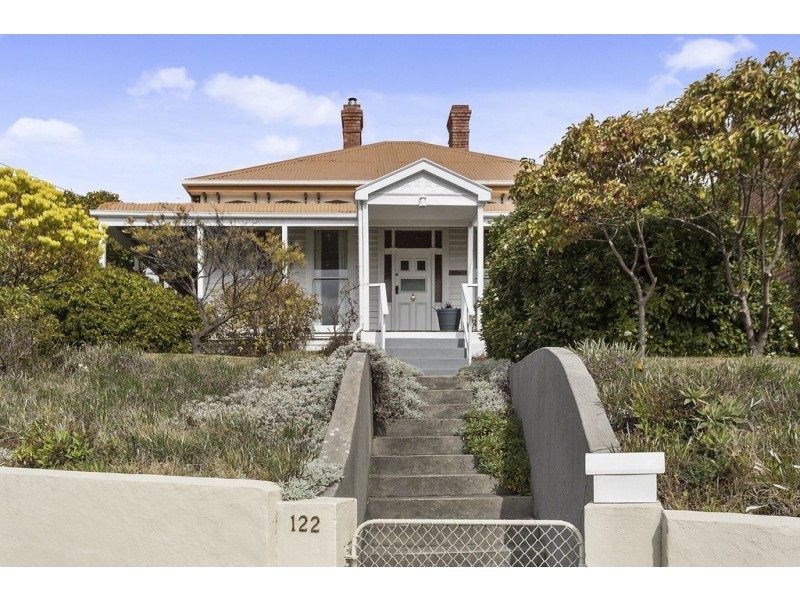 122 Augusta Road, Lenah Valley TAS 7008