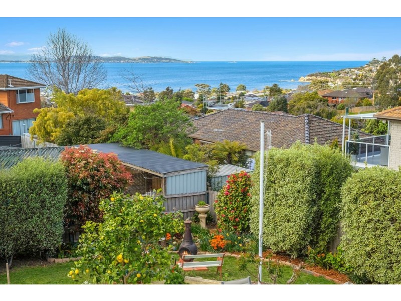11 Pearl Place, Blackmans Bay TAS 7052
