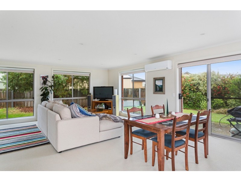 2/15 Bonsai Place, Margate TAS 7054