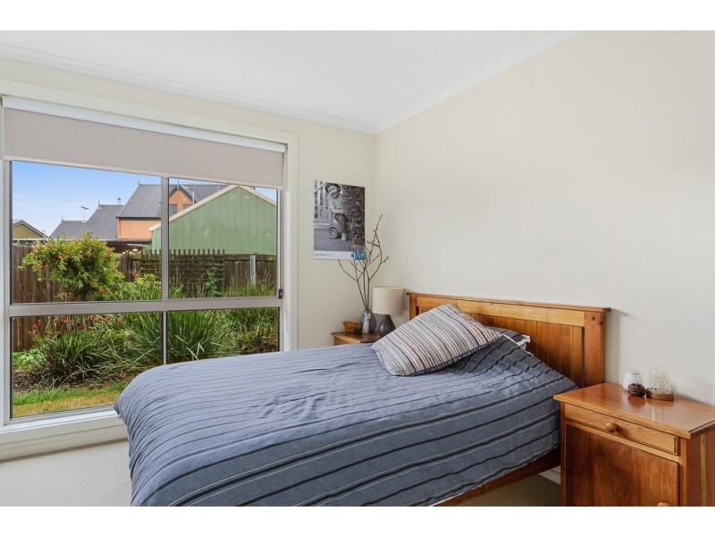 2/15 Bonsai Place, Margate TAS 7054