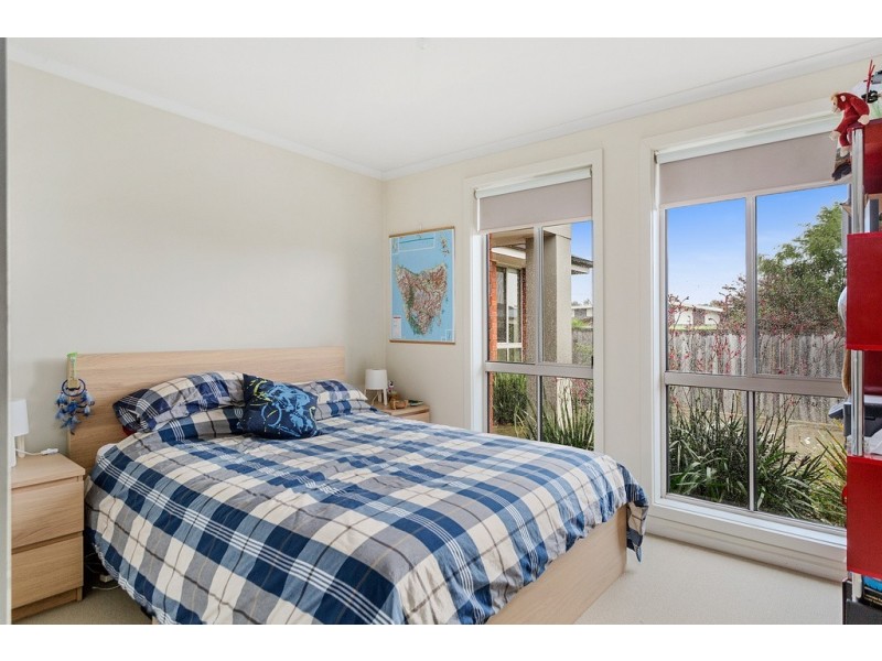 2/15 Bonsai Place, Margate TAS 7054