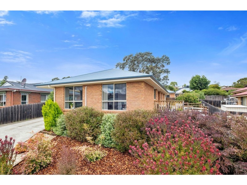 Unit 2/23 Thornbill Street, Kingston TAS 7050