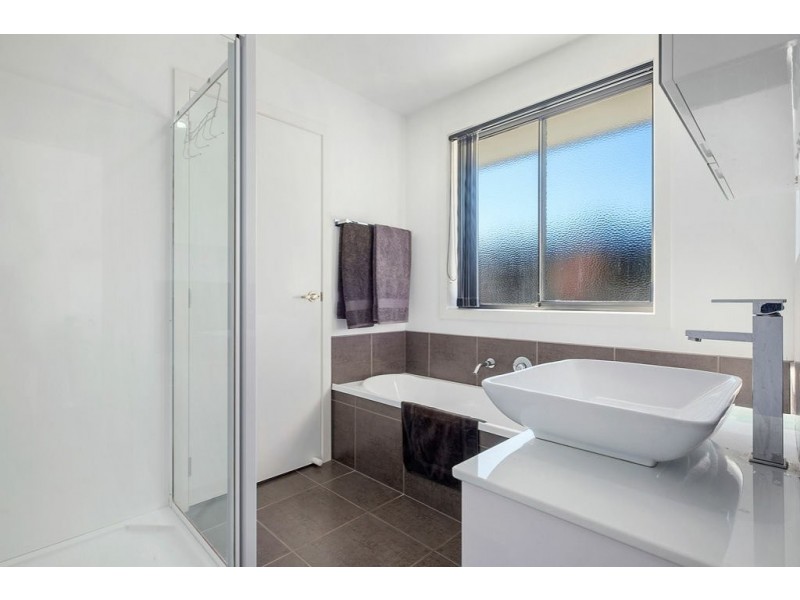 16 Lomandra Drive, Blackmans Bay TAS 7052