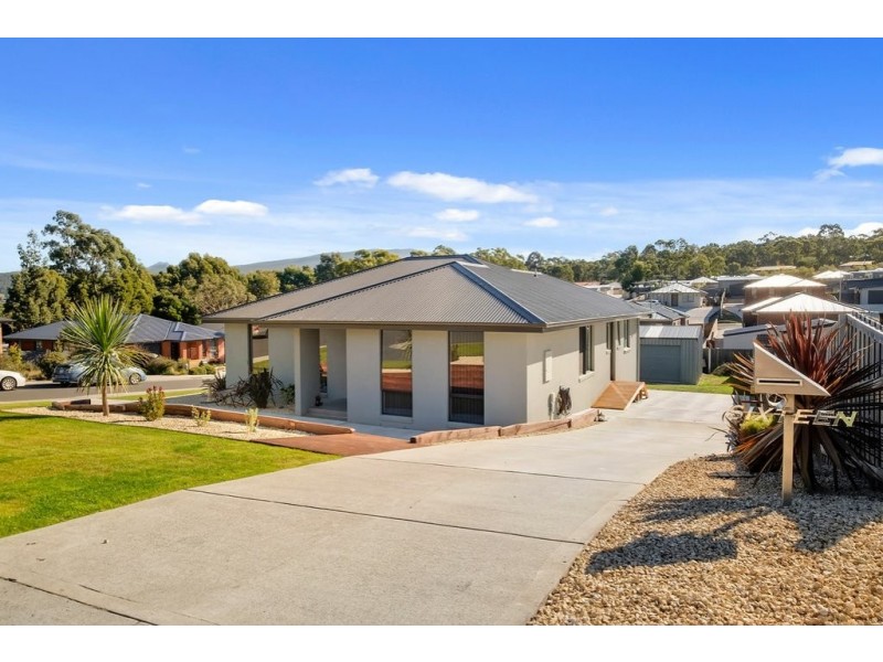 16 Lomandra Drive, Blackmans Bay TAS 7052