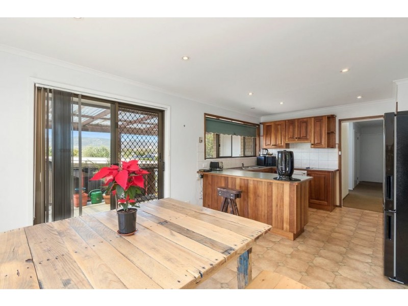 8 Crescent Drive, Margate TAS 7054