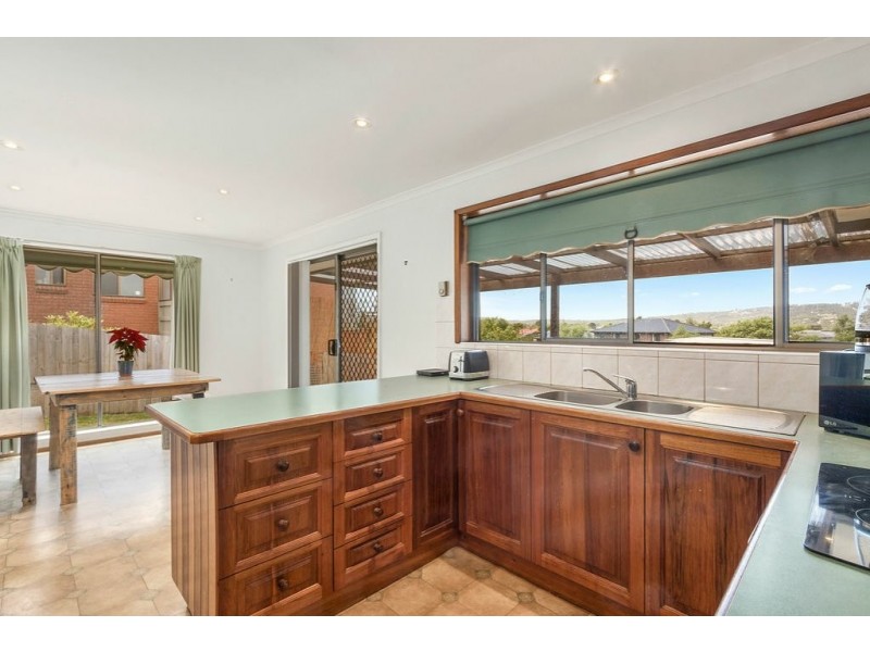 8 Crescent Drive, Margate TAS 7054
